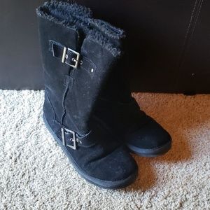 Black skechers boots